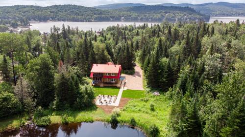 Les Chalets Tourisma - Chalet en bois rond avec spa et lac privé - Le Caribou - Sainte-Catherine