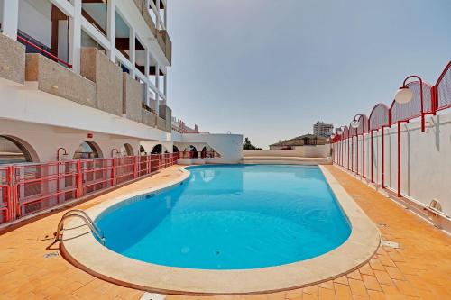 Albufeira Breezy With Pool by Homing
