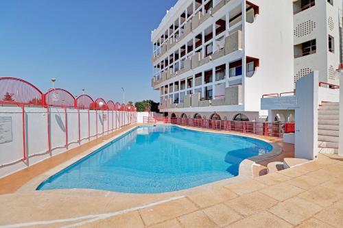 Albufeira Breezy With Pool by Homing