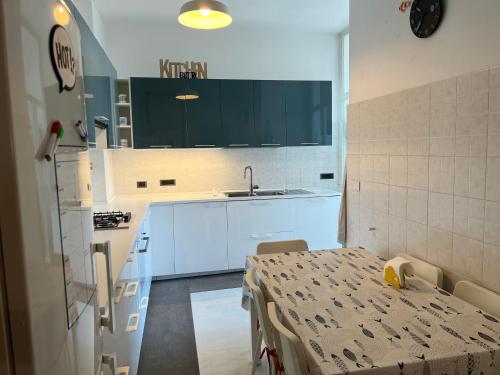  APARTMENT La Casa del Viaggiatore - 4 PPL- 13MIN to Milan - FREE public parking in Trezzano sul Naviglio