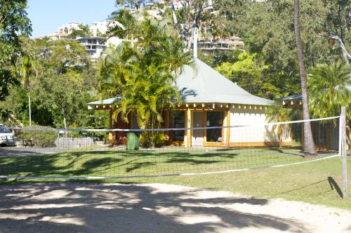 Nomads Airlie Beach Hotel