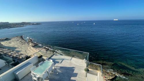 Stunning penthouse, 2 bedroom, heart of Sliema, San Gwann