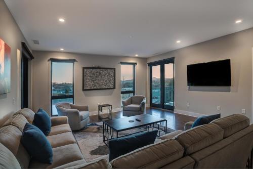 Luxury Downtown Asheville Condo Mountain Views, Asheville