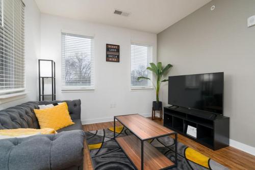 Affordable Private Room Indy - Shared