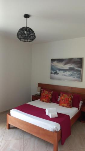 1 double bed, 1 twin bed