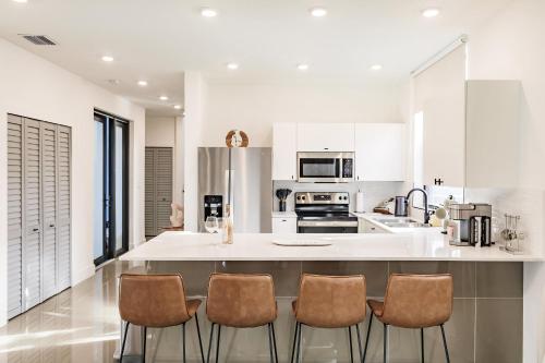 Versailles Villa 2- Luxury Designer Townhome