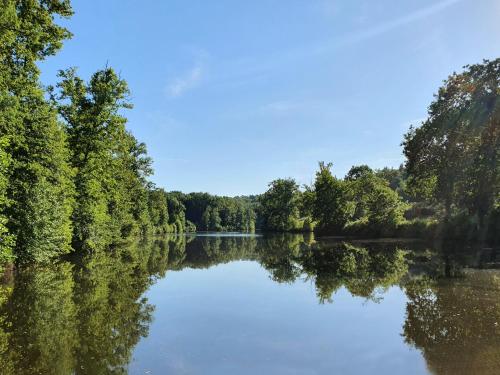 Maison de campagne avec Lac de pêche privé gîte à louer Le Verger
