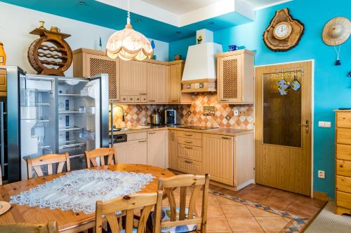 virtuve, Apartmany Cervenohorske sedlo in Kouti