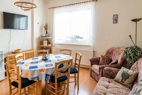 Koplietošanas atpūtas telpa ar TV, Apartmany Cervenohorske sedlo in Kouti