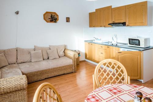 virtuve, Apartmany Cervenohorske sedlo in Kouti