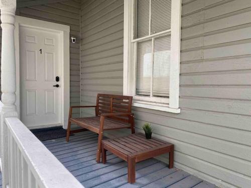 Trendy Bungalow Near Armature Works & Downtown Riverwalk in Tampa, USA