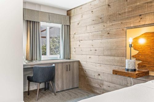 King Suite image 6