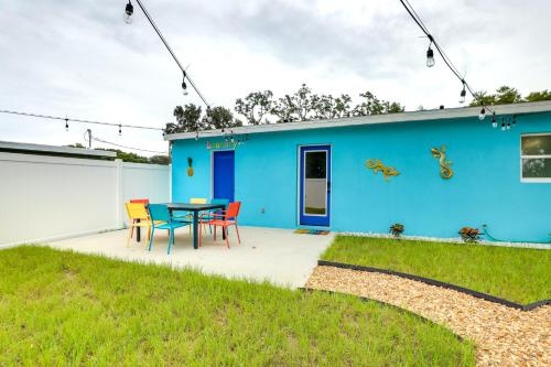 Vibrant Palmetto Vacation Home with Patio and Fire Pit