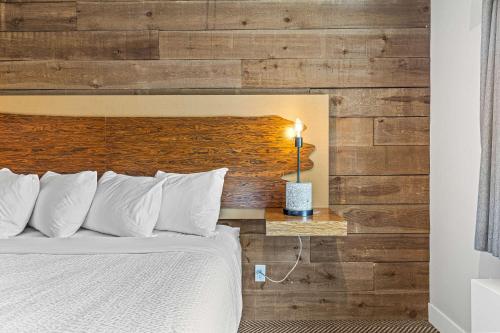 King Room image 3