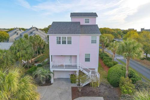 The Pink House Oasis Unwind and Relax in Litchfield By the Sea