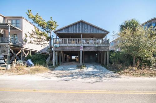 Fantasea 6 BR & 3 BA Oceanfront View House, Outdoor Shower, Creek Dock, Wood Burning Fireplace