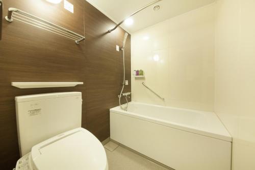 Superior Twin Room with Extra Bed - Non-Smoking image 2