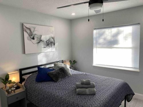 Charming 2-beds Central Clearwater Apartment W/ Private Backyard in Clearwater, USA