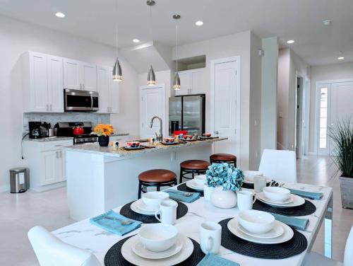Brand New 3 Suites 5 min to Disney in Orlando, USA