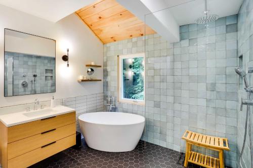 Fully Remodeled Saugerties Retreat on 7 Acres! in Saugerties, USA