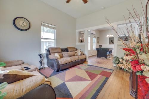 Charming San Antonio Home 5 Mi to Downtown! in San Antonio, USA