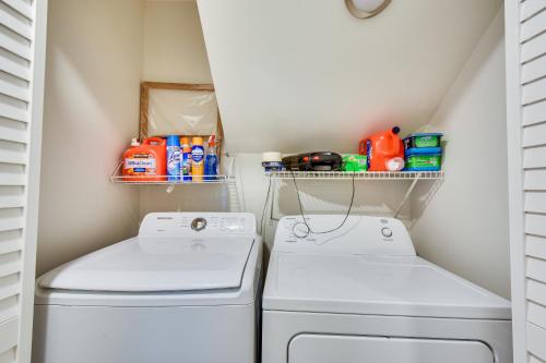 Lake Hartwell Retreat with 2-Tier Dock and Boat Slip! Lake Hartwell Retreat with 2-Tier Dock and Boat Slip!