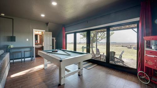 Private Guesthouse with Deluxe Home Theater home in Waxahachie, USA