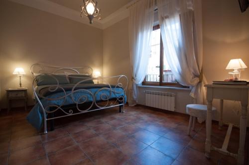 Standard Double Room image 10
