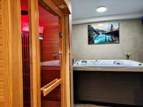 Sauna, GRAND SPA Harrachov - Wellness luxusni apartman s velkou virivkou, saunou, kuchyni a venkovnim posez in Harrachov