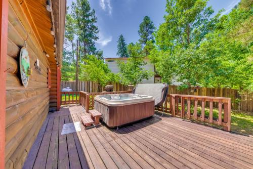 Unique Bear Country Cabin in Ruidoso with Hot Tub! - image 10