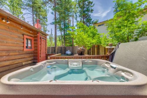 Unique Bear Country Cabin in Ruidoso with Hot Tub! - image 6