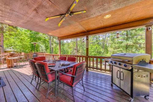 Unique Bear Country Cabin in Ruidoso with Hot Tub! - image 11