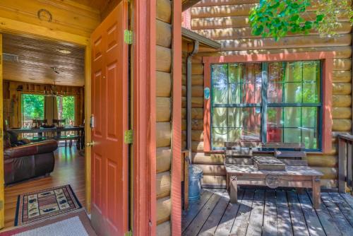 Unique Bear Country Cabin in Ruidoso with Hot Tub! - image 7