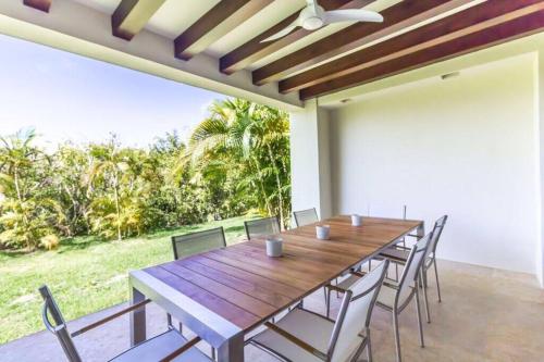 Luxury Modern Punta Mita Condo 3 bdrm, sleeps 8 with Golf access in Villela