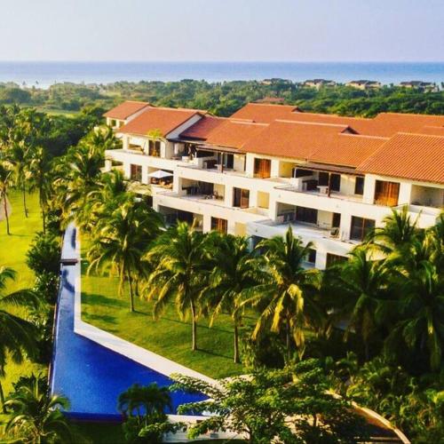 Luxury Modern Punta Mita Condo 3 bdrm, sleeps 8 with Golf access in Villela