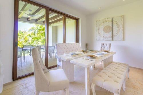 Luxury Modern Punta Mita Condo 3 bdrm, sleeps 8 with Golf access in Villela