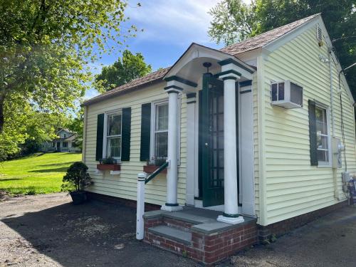 Historic Whitneyville Cottage