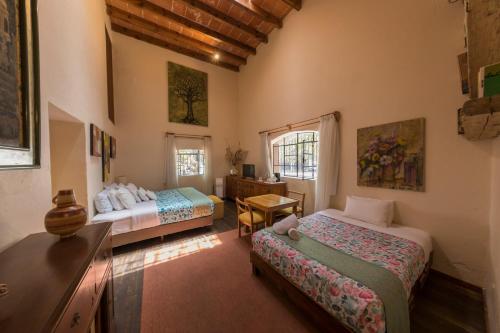 1 king bed, 1 double bed