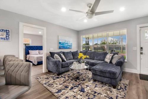 Modern getaway near the beach with room for a boat in West Palm Beach, USA