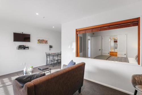 One-Bedroom Suite room in Lorenzo Motor Lodge