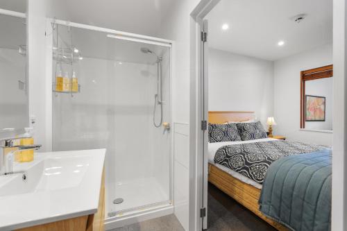 One-Bedroom Suite image 2