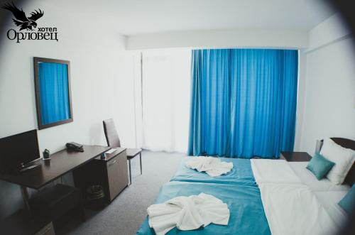 2 twin beds