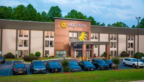 La Quinta Inn & Suites by Wyndham Fayetteville I-95