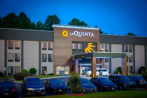 La Quinta Inn & Suites by Wyndham Fayetteville I-95