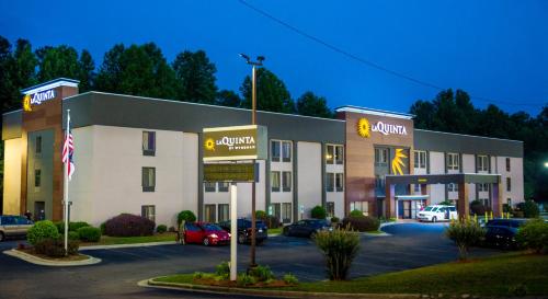 La Quinta Inn & Suites by Wyndham Fayetteville I-95