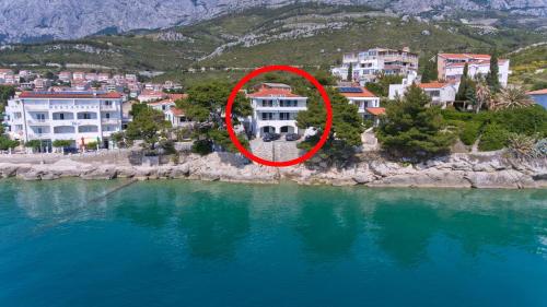 Apartments by the sea Promajna, Makarska - 2592