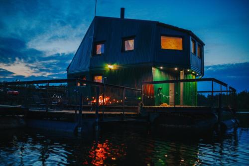 Viesnīcas āriene, Floating guest house Musters in Ranka