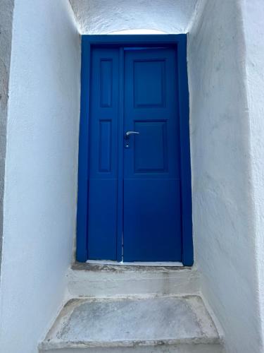 Cycladic house with amazing view in Potamia village Cycladic house with amazing view in Potamia village