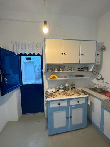 Cycladic house with amazing view in Potamia village Cycladic house with amazing view in Potamia village