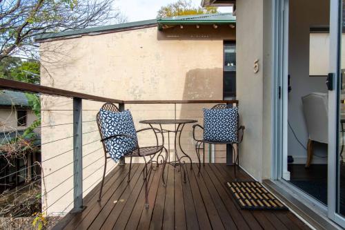 Eggie's Nest - Luxury Apartment - image 12